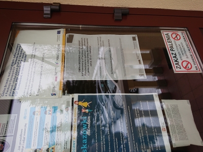 Plakat w szkole w Buczu